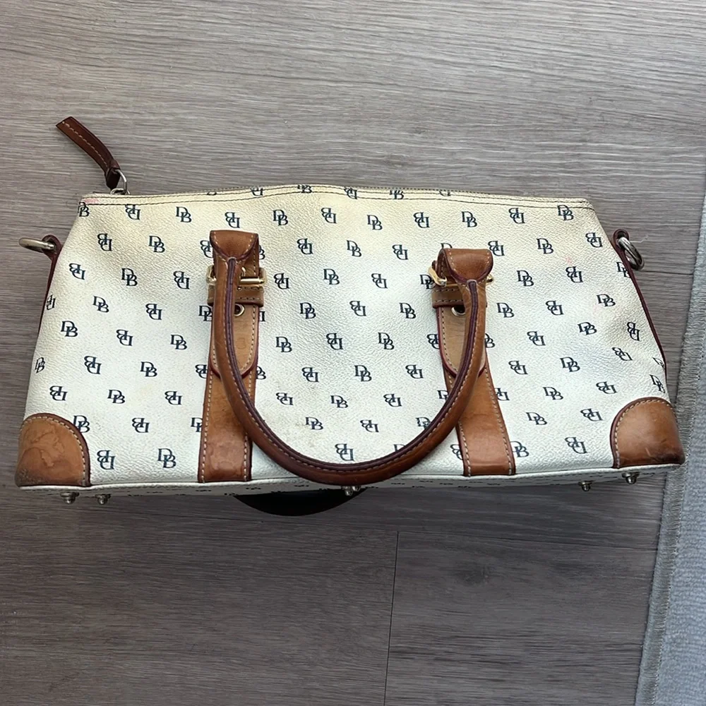Vintage Dooney & Bourke White Domed Shoulder Satchel - Picture 3 of 6